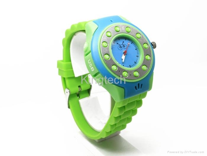 children watch phone with remote monitor 2