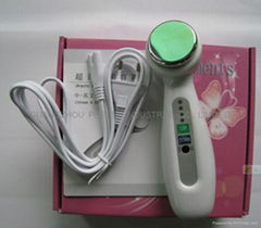 Handheld facial massager