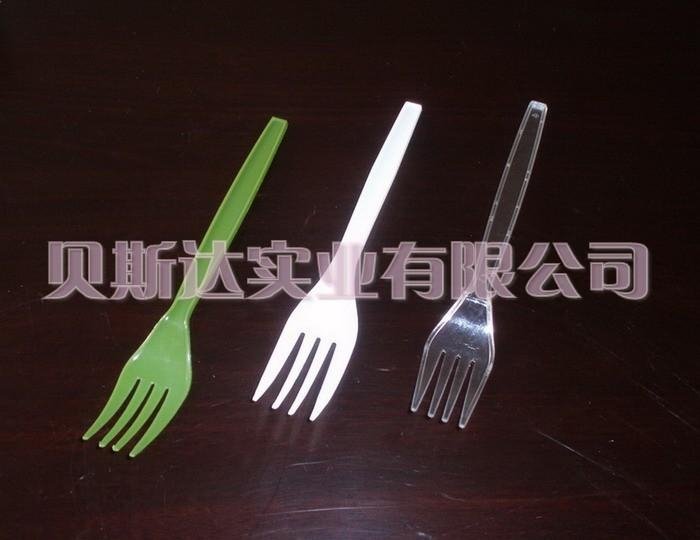 plastic knife fork and spoon