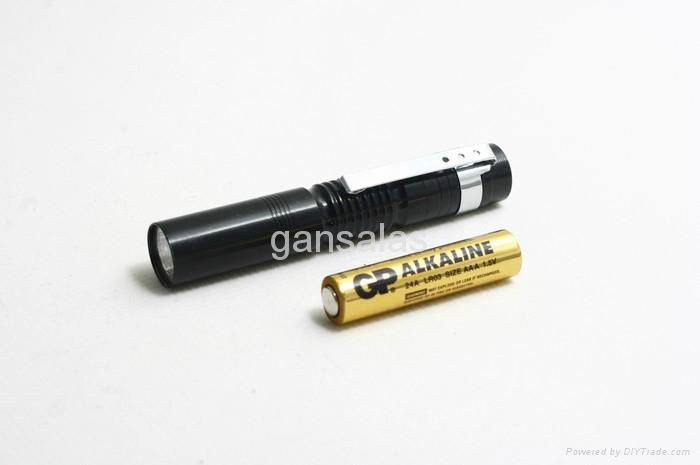 Small portable light LED flashlight 