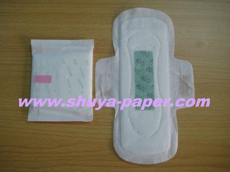 Day used active oxygen and Far-IR sanitary towel