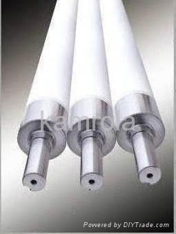 Fused silica rolls for horizontal glass tempering furnaces