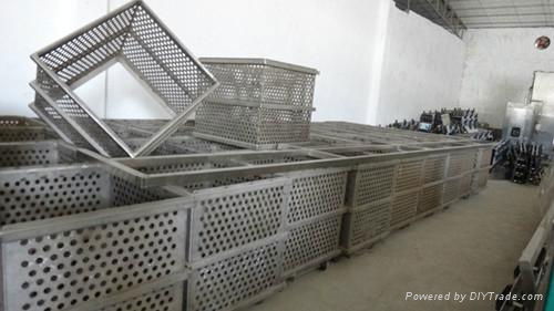 Automatic sterilization cage loader machine for canned food and beverage  2