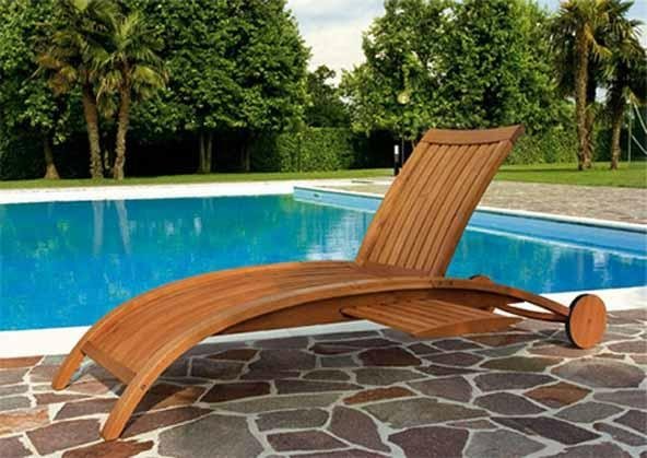 Fashionable wooden beach chair 