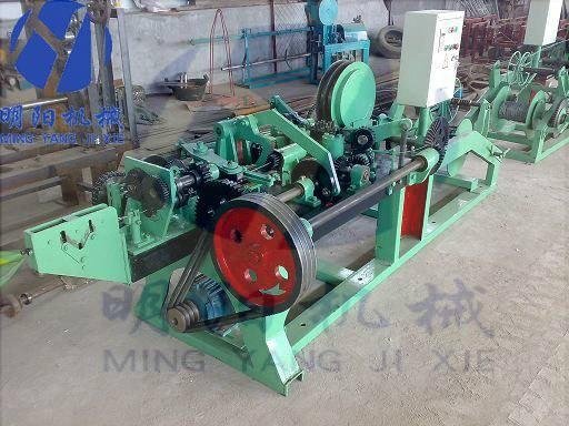  straight and reverse twisted  barbed wire mesh machine