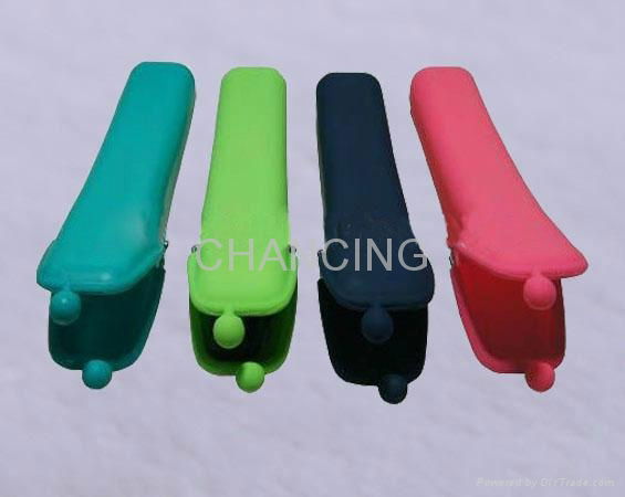 2012 New fashion waterproof silicone umbrella holder 4