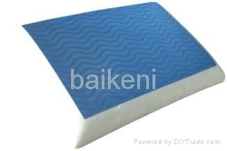 Gel traditional memory foam pillow