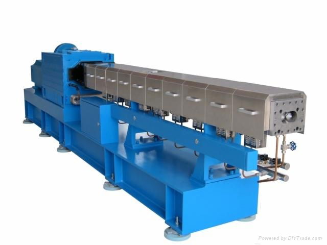 TWIN SCREW EXTRUDER