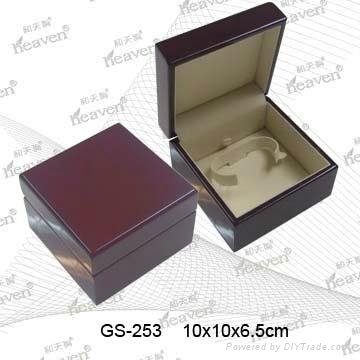 Glossy wooden jewellery box 2
