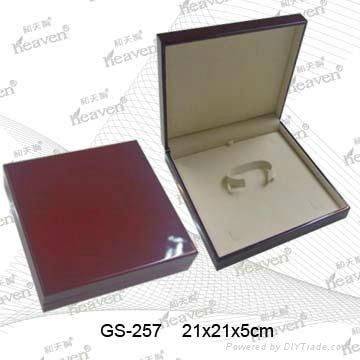 Glossy wooden jewellery box 3