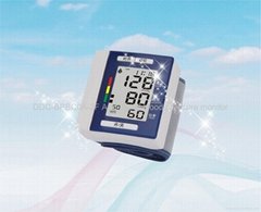 Wrist digital blood pressure monitor 