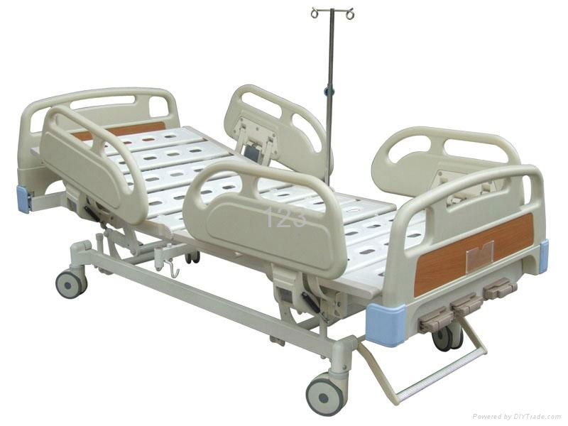 Luxurious Hospital Bed with Three Revolving Levers (ZT106-B)