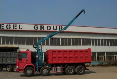 China heavy duty HOWO ZZ3317N3067C type 8*4 tipping crane QYS-120ZI  2