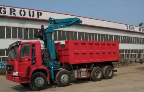 China heavy duty HOWO ZZ3317N3067C type 8*4 tipping crane QYS-120ZI  4