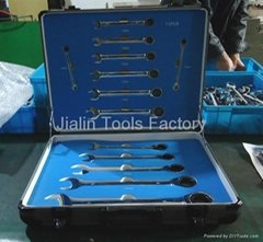 13pcs ratchet combination wrench set with aluminum box