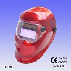 Auto darkening welding mask