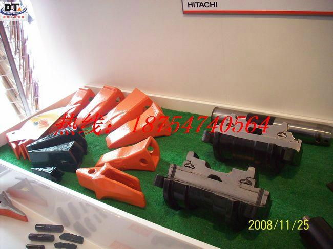 Komatsu Hitachi excavater bucket teeth 4