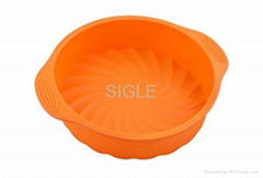 SILICONE ROUND CAKE PAN WITH HANDLE