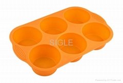 6-CUP MUFFIN PAN WITH HANDLE