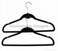 Velvet flocked hanger with indents 1