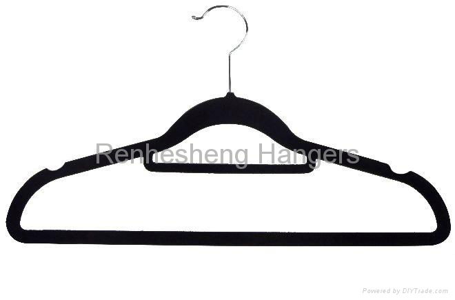 Velvet flocked hanger with indents 2