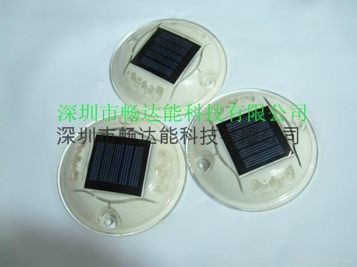 太阳能圆塑料道钉灯