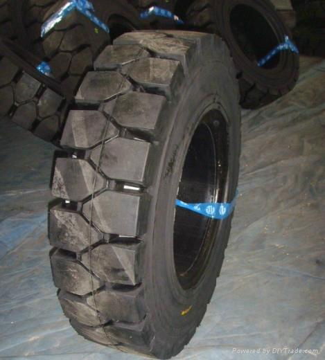 Solid Tire 825-15