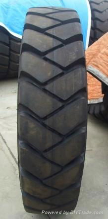 Solid Tire 825-15 4
