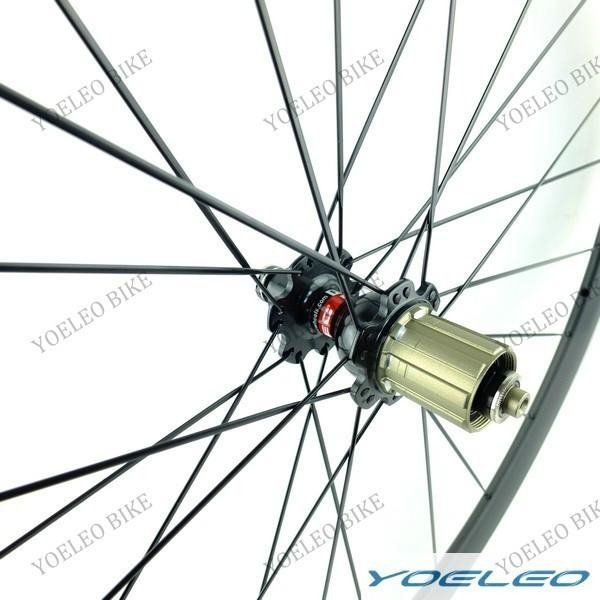 700C 38MM Carbon Clincher Wheels with Alloy Brake Surface 3