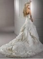 2012 NEW Elegant Sexy Sweetheart Organza Applique Beadings Chapel Wedding Dress 3