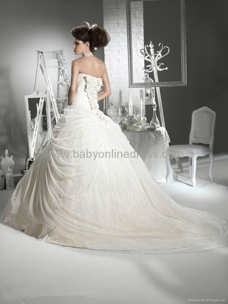 Gorgeous Ball Gown Sweetheart Floor-Length Flowers Chapel Wedding Dresses  2