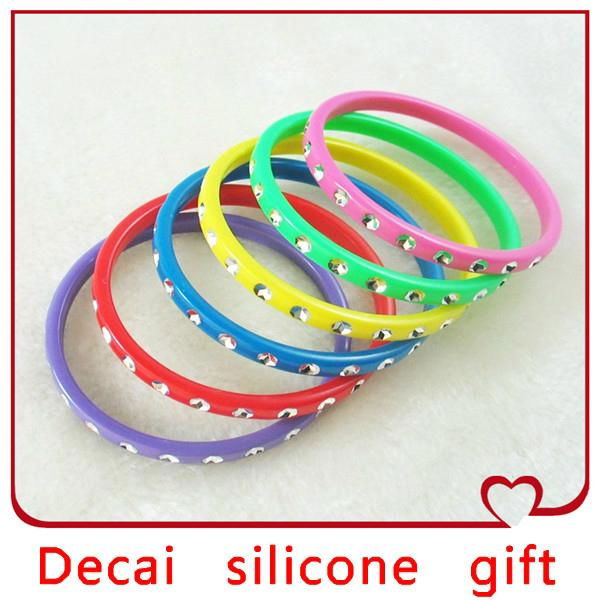 2013 High quanlity stylish cheap silicone wristbands 2