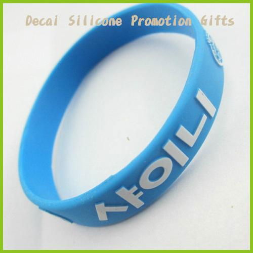 2012 Fashion Embossed Silicone Wristbands 5