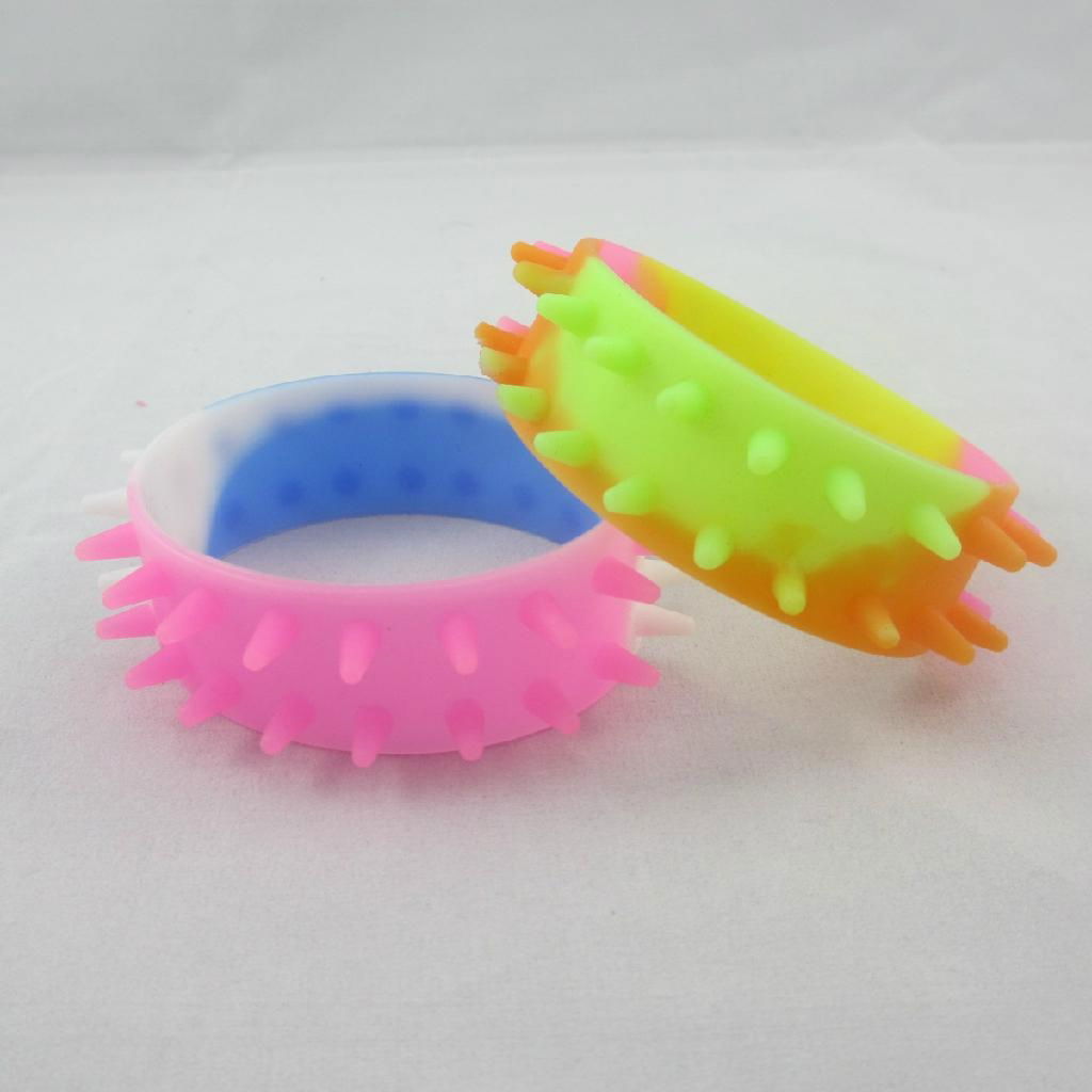 Colorfull  cheap silicone wristbands of spike 5