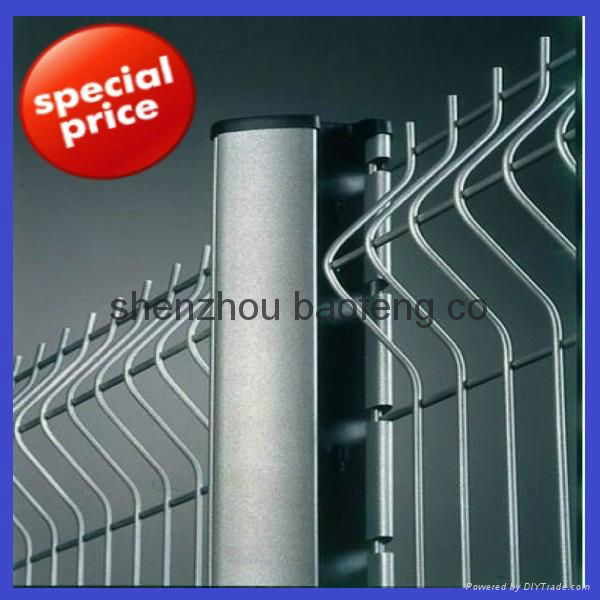  hot dipped or electro galvanized welded wire mesh fence 4