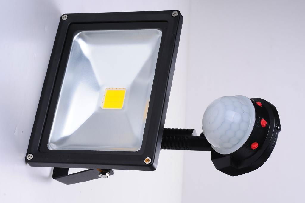 LED flood light with sensor 2
