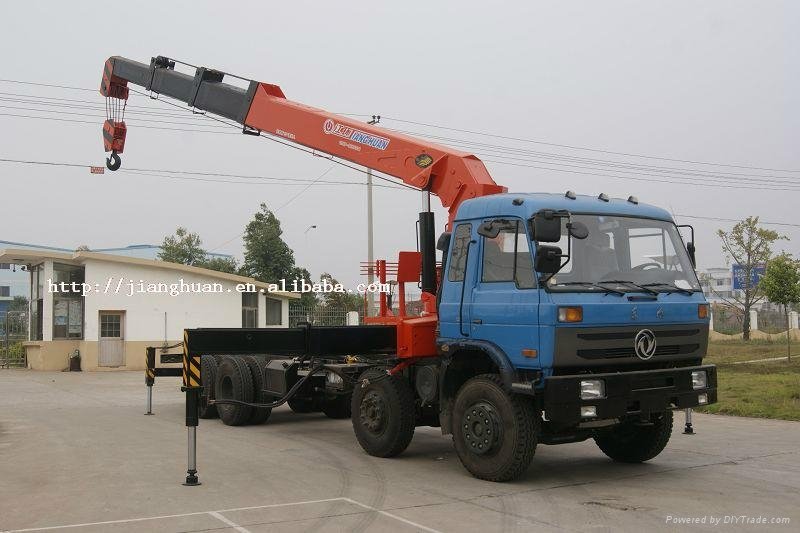 12 Ton truck mounted crane 3