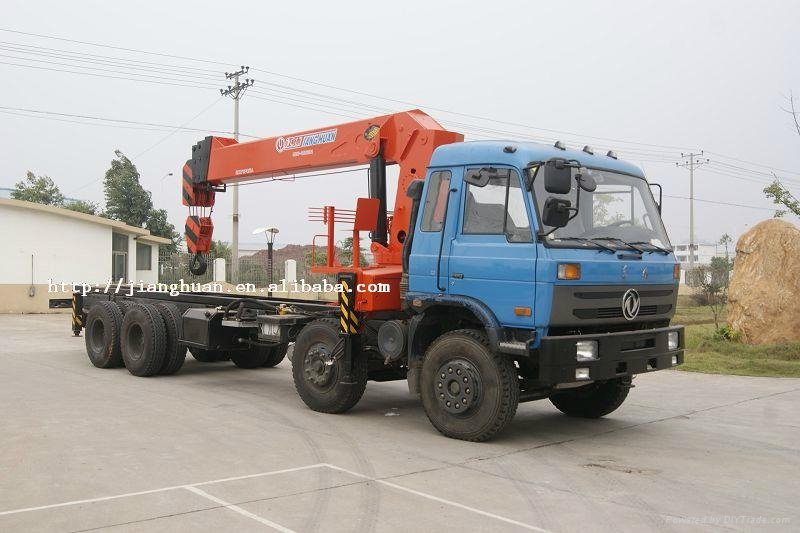 12 Ton truck mounted crane 4