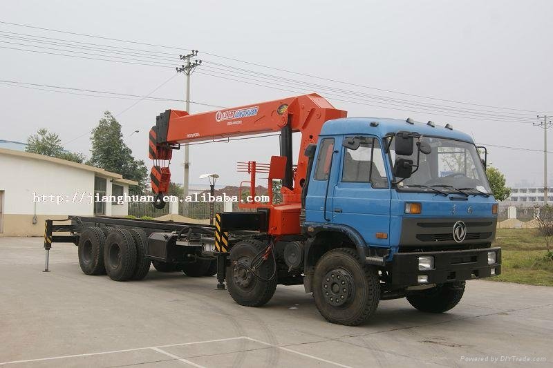 12 Ton truck mounted crane 5