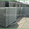 Temporary swimming pool fence