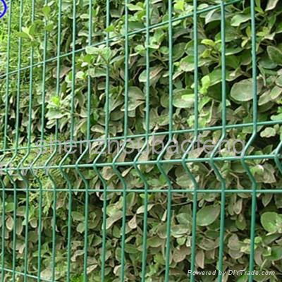 Pvc coated welded wire mesh fence 3