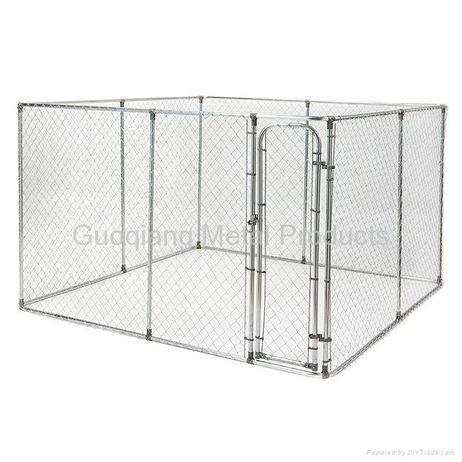 Chain link dog kennel
