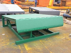 Stationary hydraulic yard ramp