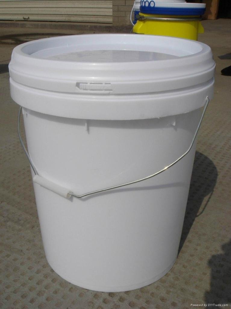 19L plastic pail with lid