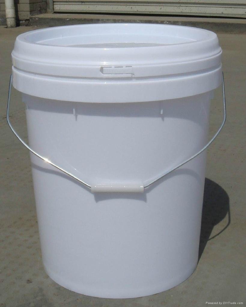 16L plastic tub with lid