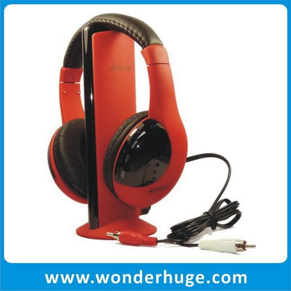 5 in 1 wireless headphones with FM radio 2