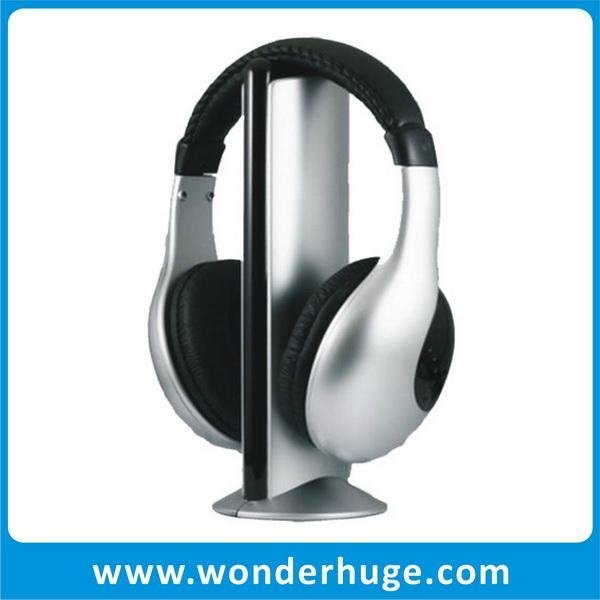 5 in 1 wireless headphones with FM radio 3