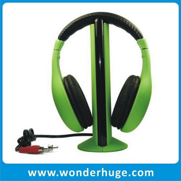 5 in 1 wireless headphones with FM radio 4