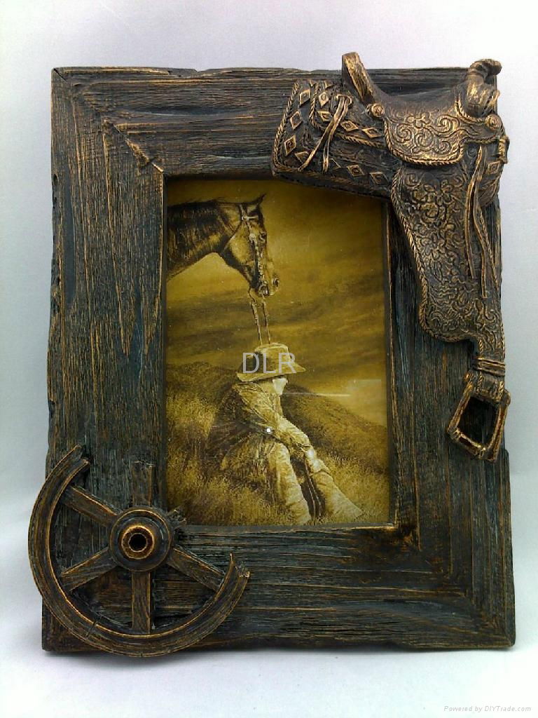  RESIN PICTURE FRAME 