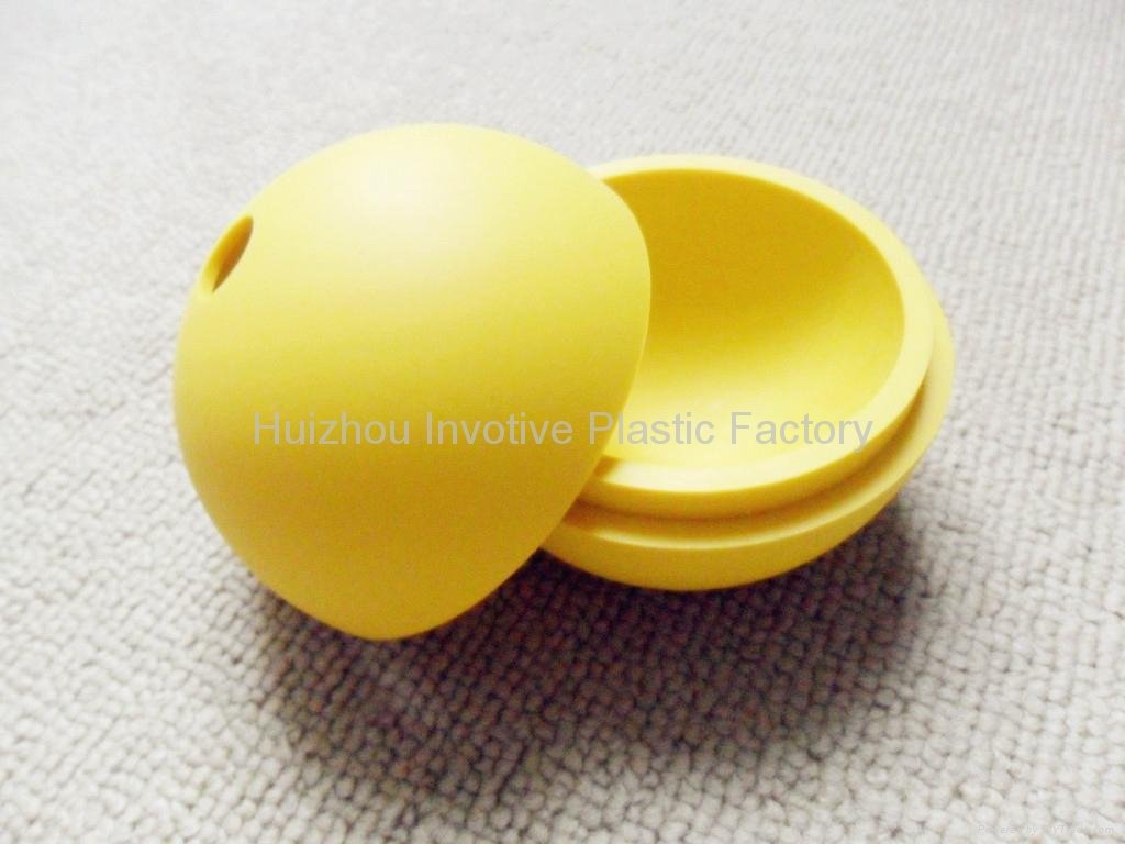 2012 New Ball Shape Flexible Silicone Ice Cube Tray 3